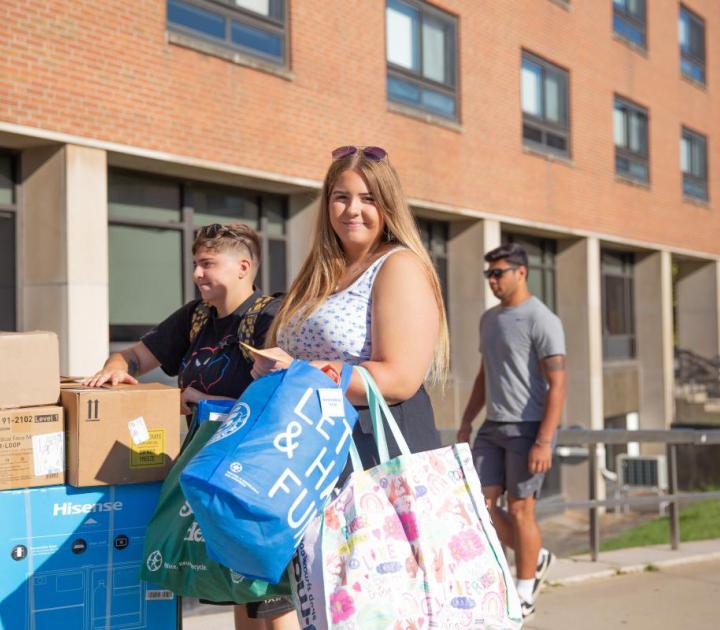 Students moving in
