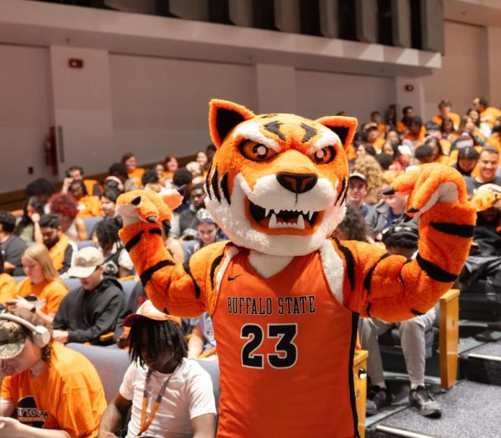 Benji Bengal and new students